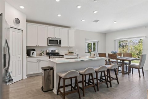 House in Edgewater, Florida 4 bedrooms, 179.77 sq.m. № 2236309 - photo 17