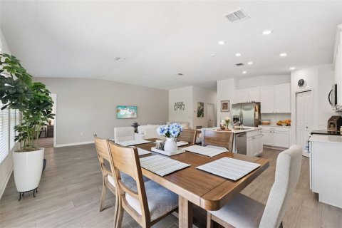 House in Edgewater, Florida 4 bedrooms, 179.77 sq.m. № 2236309 - photo 13