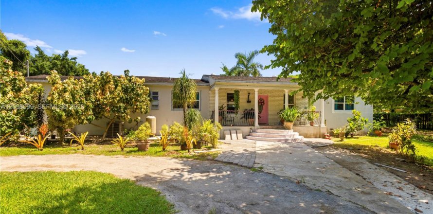 Casa en Homestead, Florida 3 dormitorios, 264.21 m2 № 2401457