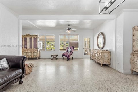 Casa en venta en Homestead, Florida, 3 dormitorios, 264.21 m2 № 2401457 - foto 4