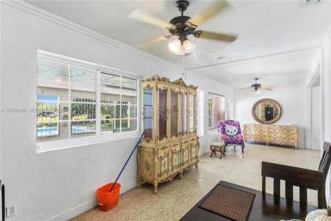 Casa en venta en Homestead, Florida, 3 dormitorios, 264.21 m2 № 2401457 - foto 12