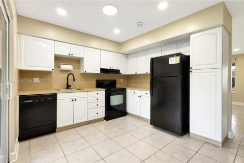 Купить виллу или дом в Плантация, Флорида 3 спальни, 144.37м2, № 1991467 - фото 11