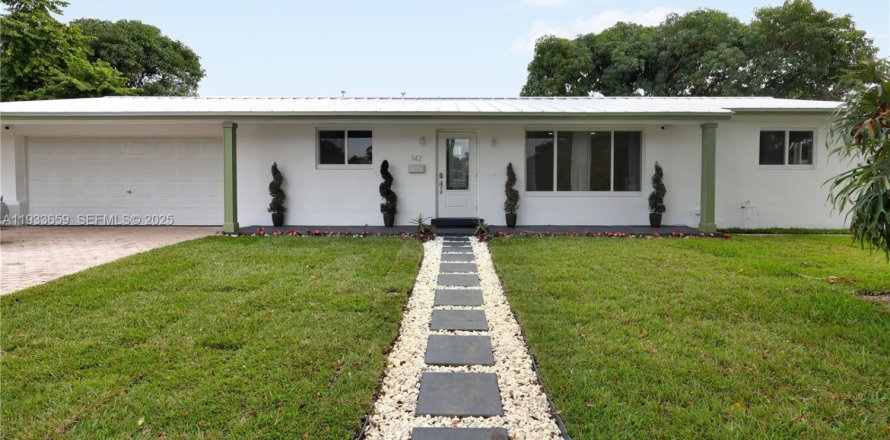 Дом в Плантация, Флорида 3 спальни, 144.37м2 № 1991467