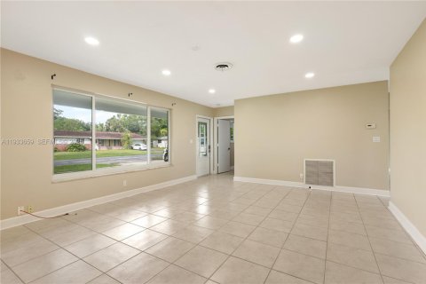 Купить виллу или дом в Плантация, Флорида 3 спальни, 144.37м2, № 1991467 - фото 9