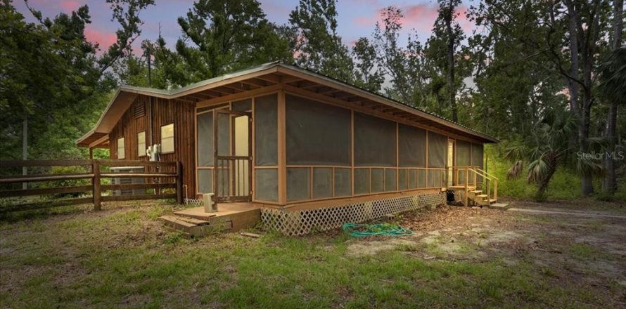 House in Steinhatchee, Florida 2 bedrooms, 147.71 sq.m. № 1801346