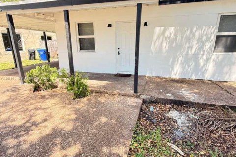 House in Fort Lauderdale, Florida 2 bedrooms, 65.03 sq.m. № 2076442