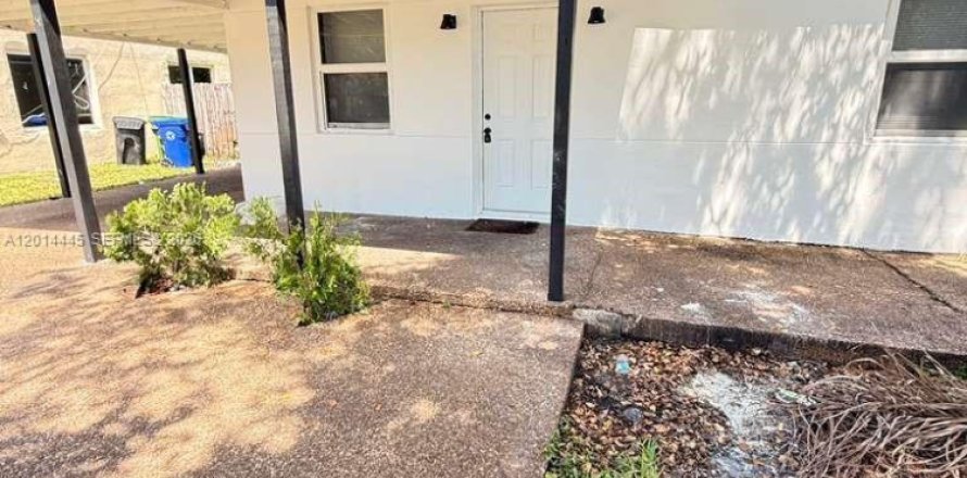 House in Fort Lauderdale, Florida 2 bedrooms, 65.03 sq.m. № 2076442