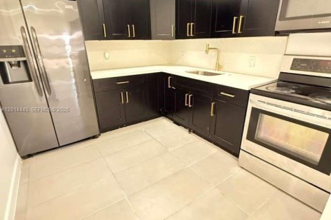 House in Fort Lauderdale, Florida 2 bedrooms, 65.03 sq.m. № 2076442 - photo 2