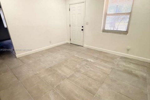 House in Fort Lauderdale, Florida 2 bedrooms, 65.03 sq.m. № 2076442 - photo 4