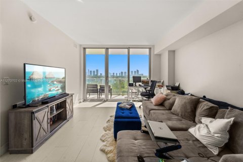 Condo in North Miami Beach, Florida, 2 bedrooms  № 1738234 - photo 2