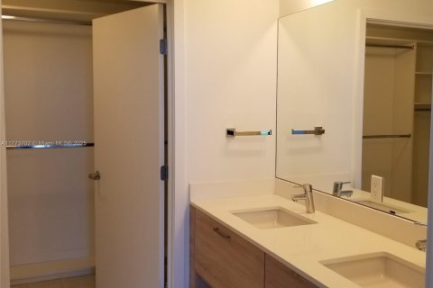 Condo in North Miami Beach, Florida, 2 bedrooms  № 1738234 - photo 9