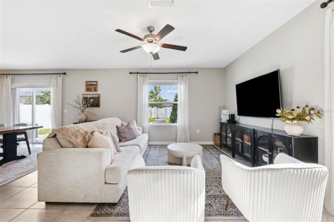 House in Riverview, Florida 4 bedrooms, 177.81 sq.m. № 1848090 - photo 6