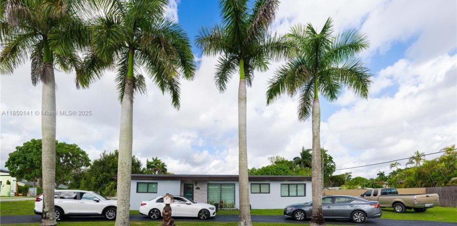House in Homestead, Florida 3 bedrooms, 153.1 sq.m. № 1857120