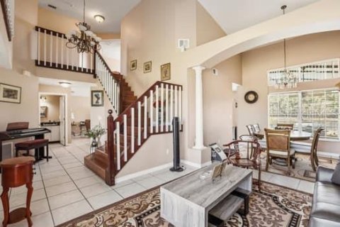 House in Orlando, Florida 4 bedrooms, 193.98 sq.m. № 2104434 - photo 6