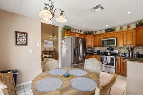 House in Orlando, Florida 4 bedrooms, 193.98 sq.m. № 2104434 - photo 15