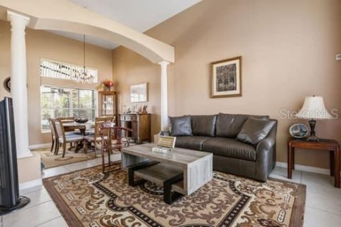House in Orlando, Florida 4 bedrooms, 193.98 sq.m. № 2104434 - photo 5