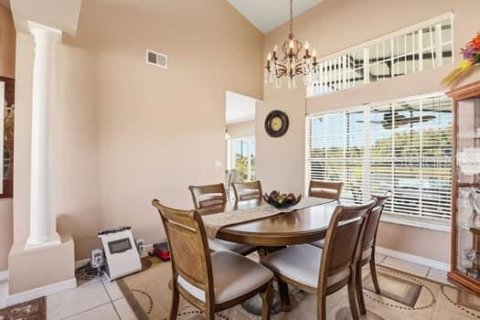 House in Orlando, Florida 4 bedrooms, 193.98 sq.m. № 2104434 - photo 12