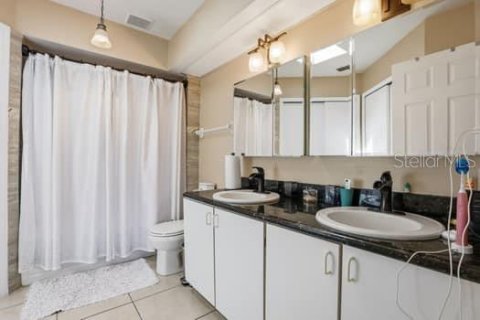 House in Orlando, Florida 4 bedrooms, 193.98 sq.m. № 2104434 - photo 27