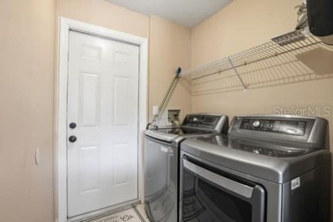 House in Orlando, Florida 4 bedrooms, 193.98 sq.m. № 2104434 - photo 30