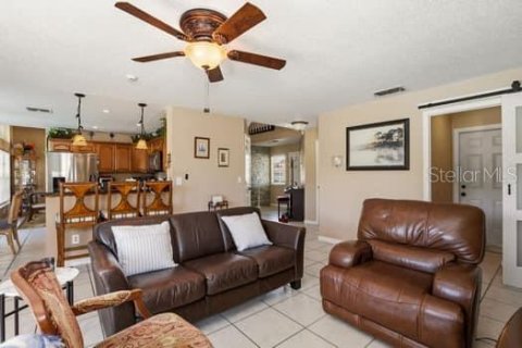 House in Orlando, Florida 4 bedrooms, 193.98 sq.m. № 2104434 - photo 8