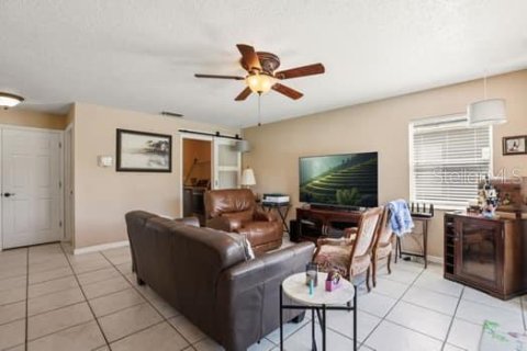 House in Orlando, Florida 4 bedrooms, 193.98 sq.m. № 2104434 - photo 9