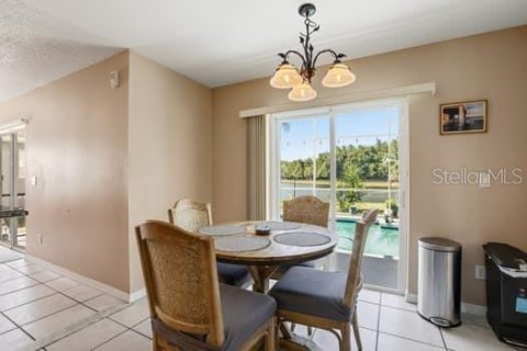 House in Orlando, Florida 4 bedrooms, 193.98 sq.m. № 2104434 - photo 16