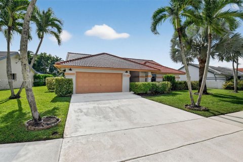 Снять в аренду виллу или дом в Бойнтон-Бич, Флорида 3 спальни, 306.58м2, № 1950635 - фото 2
