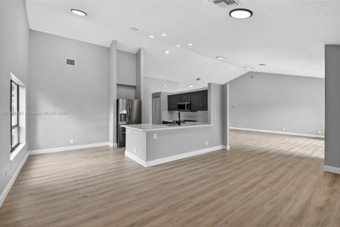 Снять в аренду виллу или дом в Бойнтон-Бич, Флорида 3 спальни, 306.58м2, № 1950635 - фото 15