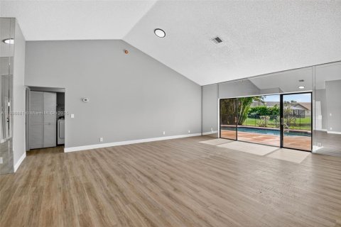 Снять в аренду виллу или дом в Бойнтон-Бич, Флорида 3 спальни, 306.58м2, № 1950635 - фото 8