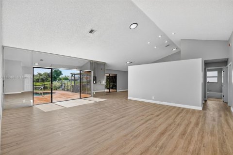 Снять в аренду виллу или дом в Бойнтон-Бич, Флорида 3 спальни, 306.58м2, № 1950635 - фото 7