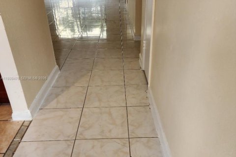 Condo in Sunrise, Florida, 2 bedrooms  № 1997468 - photo 9