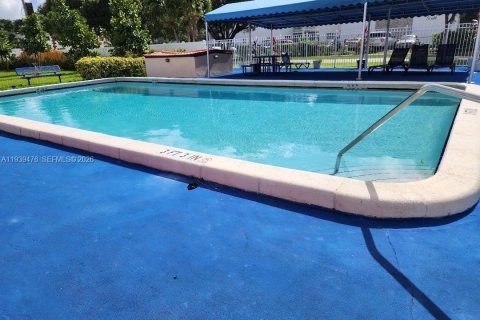 Condo in Sunrise, Florida, 2 bedrooms  № 1997468 - photo 5