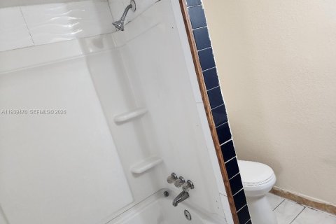 Condo in Sunrise, Florida, 2 bedrooms  № 1997468 - photo 8