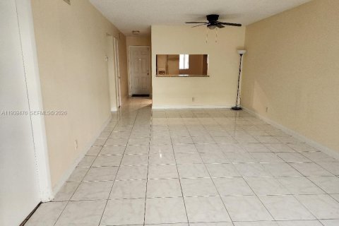Condo in Sunrise, Florida, 2 bedrooms  № 1997468 - photo 4