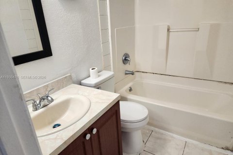Condo in Sunrise, Florida, 2 bedrooms  № 1997468 - photo 13
