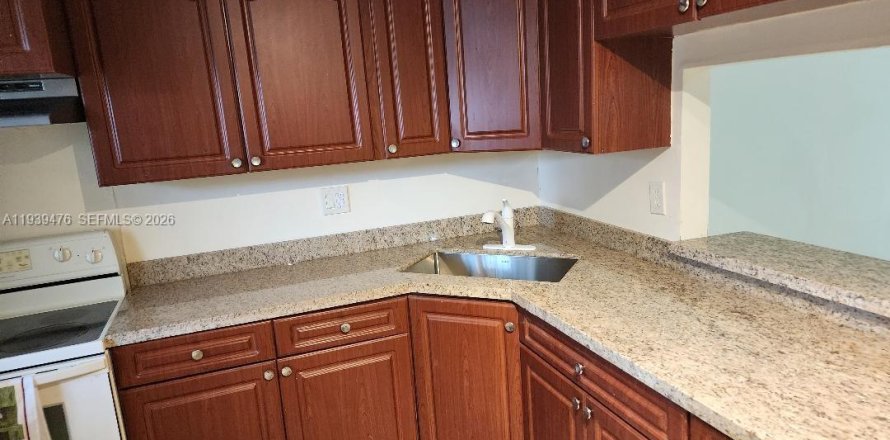 Condo in Sunrise, Florida, 2 bedrooms  № 1997468