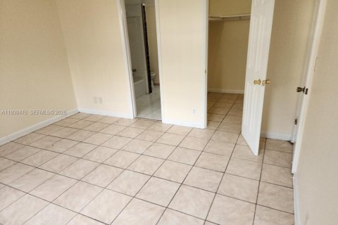 Condo in Sunrise, Florida, 2 bedrooms  № 1997468 - photo 7