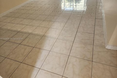 Condo in Sunrise, Florida, 2 bedrooms  № 1997468 - photo 10