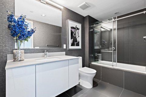 Condominio en venta en Miami, Florida, 2 dormitorios № 1937999 - foto 16