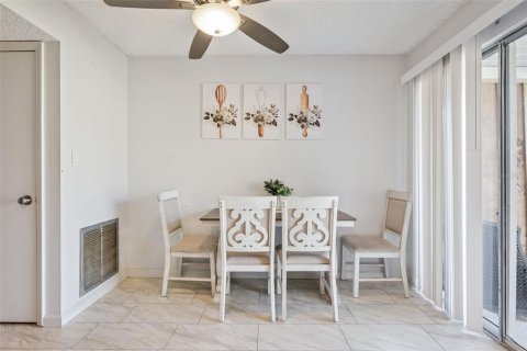 Townhouse in Orlando, Florida 2 bedrooms, 93.27 sq.m. № 2094051 - photo 9
