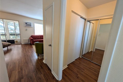 Condo in Bradenton, Florida, 5 rooms  № 1838048 - photo 2