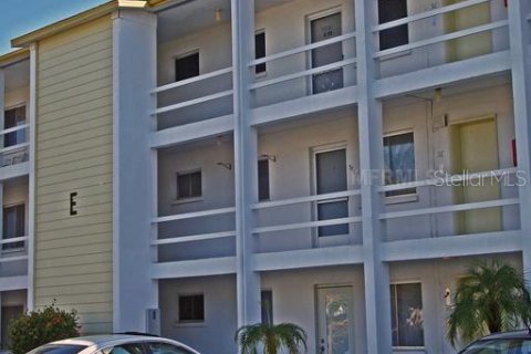 Condo in Bradenton, Florida, 5 rooms  № 1838048 - photo 1