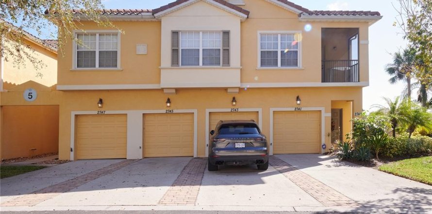 Adosado en Kissimmee, Florida 3 dormitorios, 132.57 m2 № 1379712