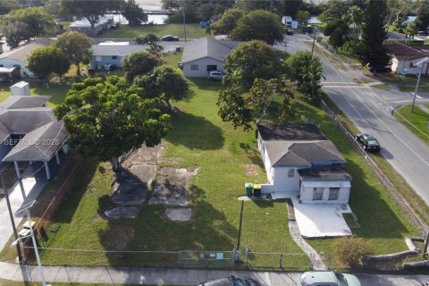Casa en venta en Dania Beach, Florida, 74.69 m2 № 1984149 - foto 1