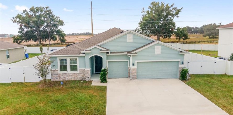 House in Ocala, Florida 4 bedrooms, 263.29 sq.m. № 1436915