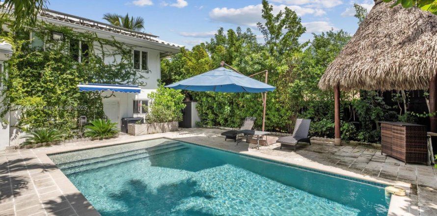 House in Miami, Florida 4 bedrooms, 202.16 sq.m. № 1927539