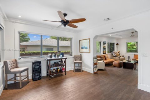 House in Miami, Florida 4 bedrooms, 202.16 sq.m. № 1927539 - photo 6