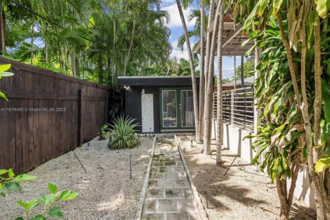 House in Miami, Florida 4 bedrooms, 202.16 sq.m. № 1927539 - photo 23