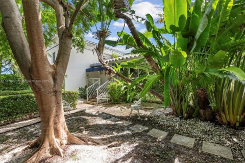 House in Miami, Florida 4 bedrooms, 202.16 sq.m. № 1927539 - photo 25