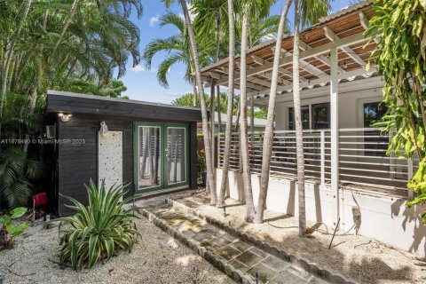 House in Miami, Florida 4 bedrooms, 202.16 sq.m. № 1927539 - photo 20